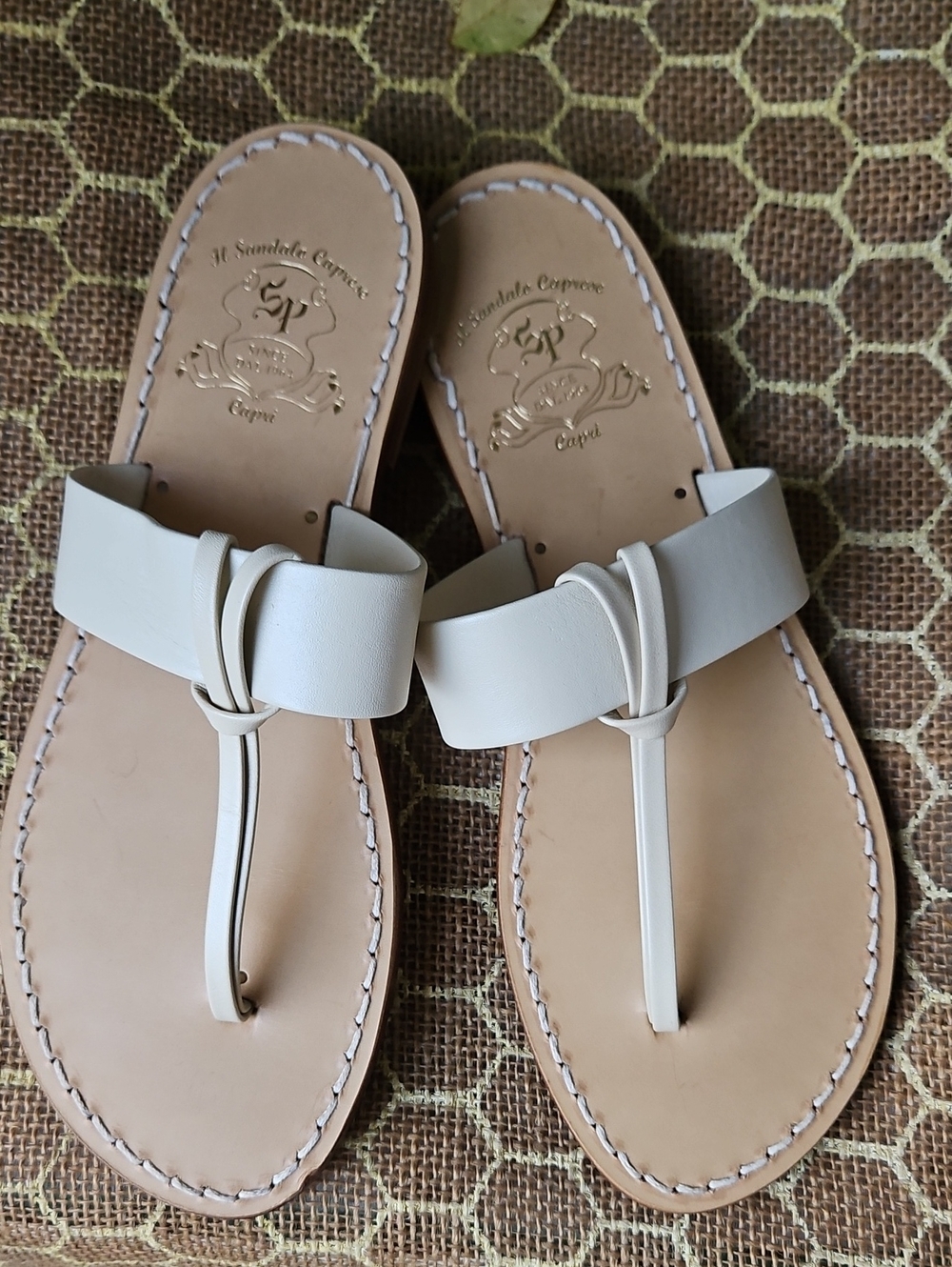 NWOT! Il Sandalo Caprese Ivory Leather Thong Sandals